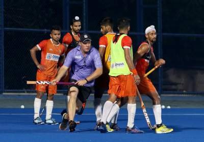 India-hockey-coach-with-players-at-camp