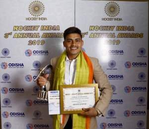 Krishan-B.-Pathak-wins-Hockey-India-Baljit-Singh-Award-for-Goalkeeper-of-the-Year-2019_
