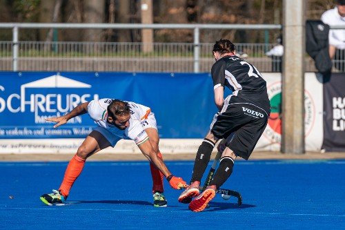 Indian-Hockey-player-Ramandeep-singh-in-action