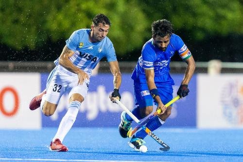 Indian-Men's-Hockey-Team-captain-Manpreet-dribbling-in-match
